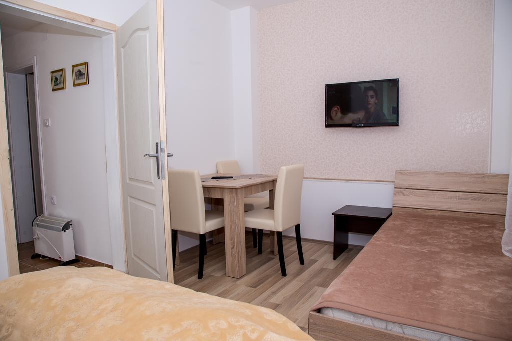 Hotel Casa Bella&Nova Palić Esterno foto